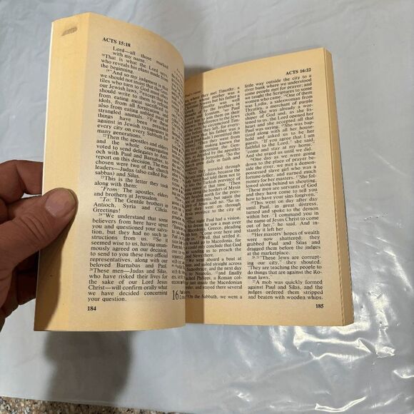 The Greatest is Love An Illustrated marked edition of 'The Living New Testament - Picture 8 of 10